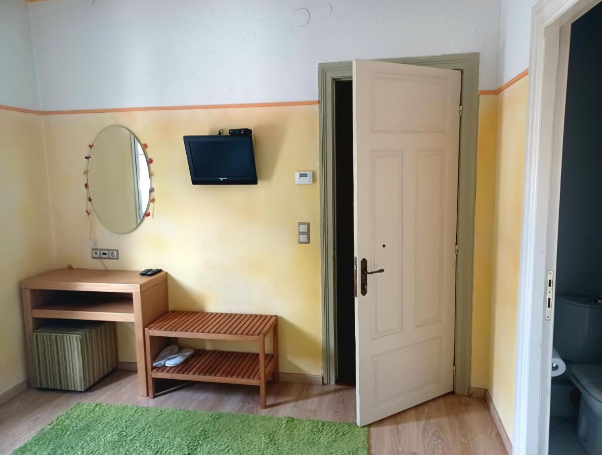 Room "Honeybee" In A Neoclassical House Καστοριά Εξωτερικό φωτογραφία