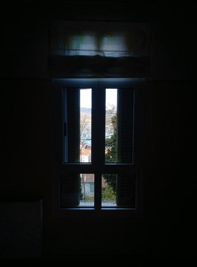 Room "Honeybee" In A Neoclassical House Καστοριά Εξωτερικό φωτογραφία
