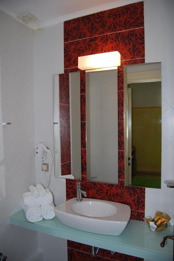 Room "Honeybee" In A Neoclassical House Καστοριά Εξωτερικό φωτογραφία